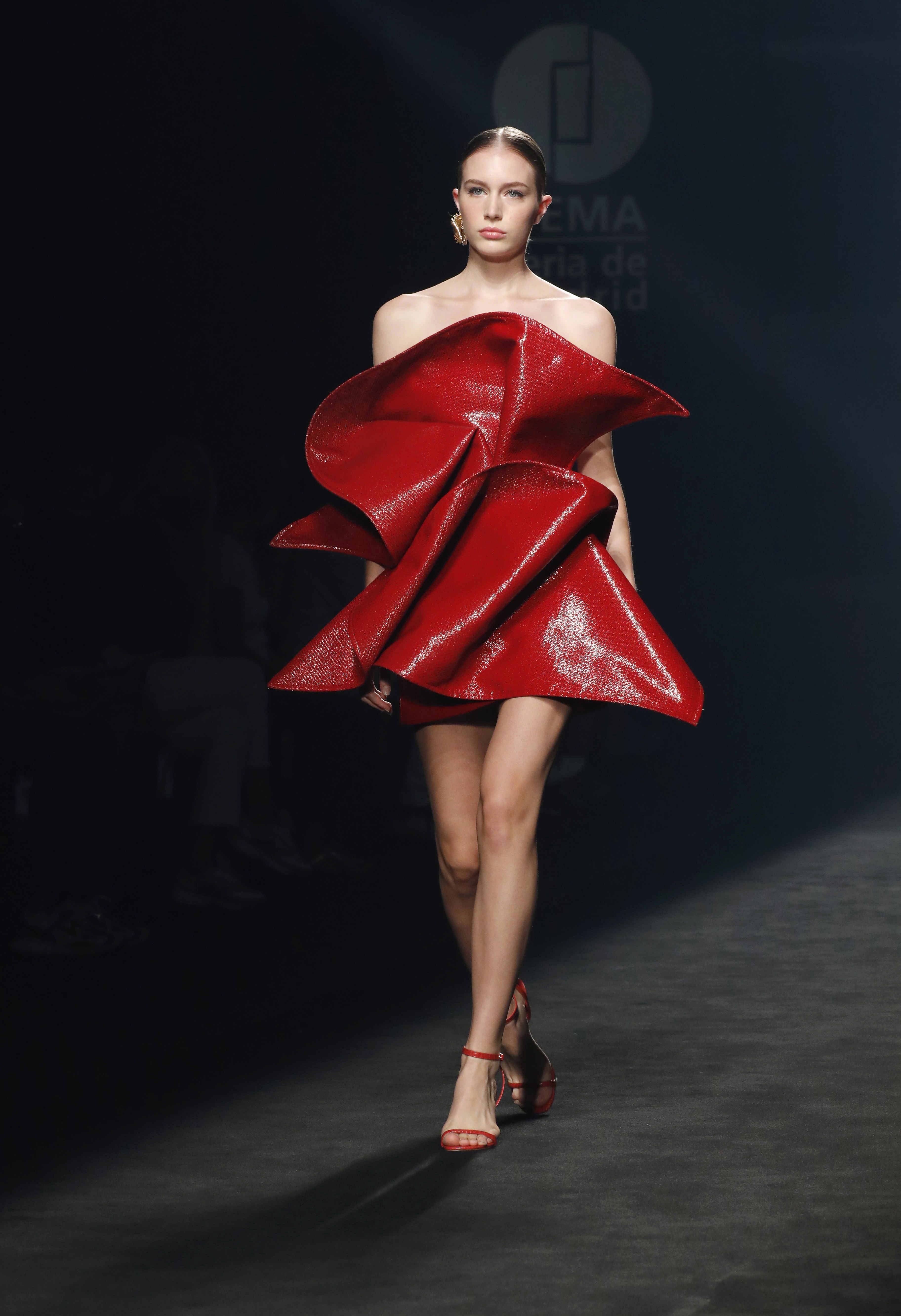 马德里时装周isabelsanchis品牌时装秀