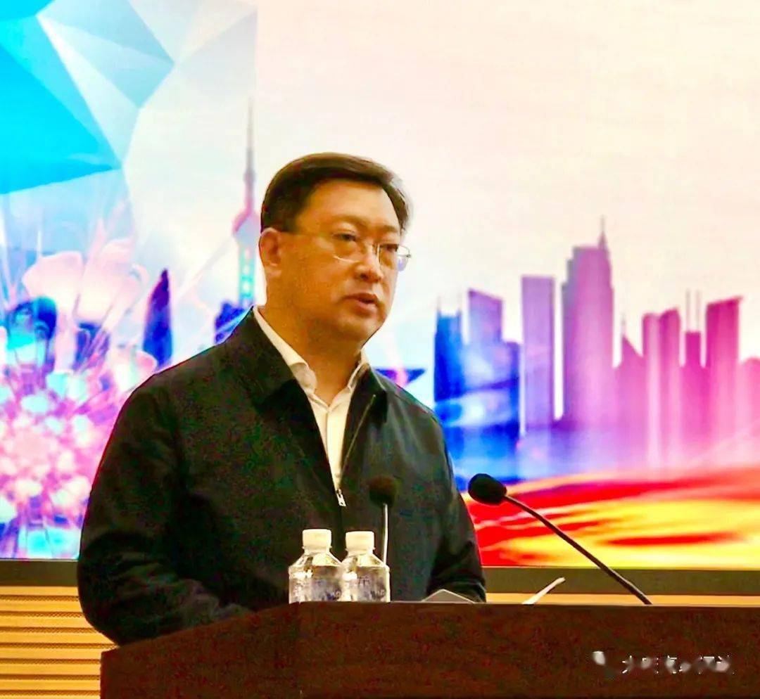 58所高校组团来庆签订"打捆引才"协议!韩辉颁发人才工作站特聘书