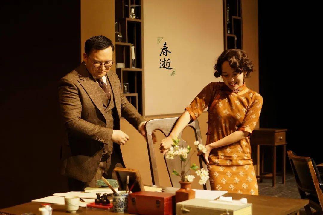 小剧场话剧《春逝》台前幕后 | 展现民国人文风貌的联排现场-搜狐大视野-搜狐新闻