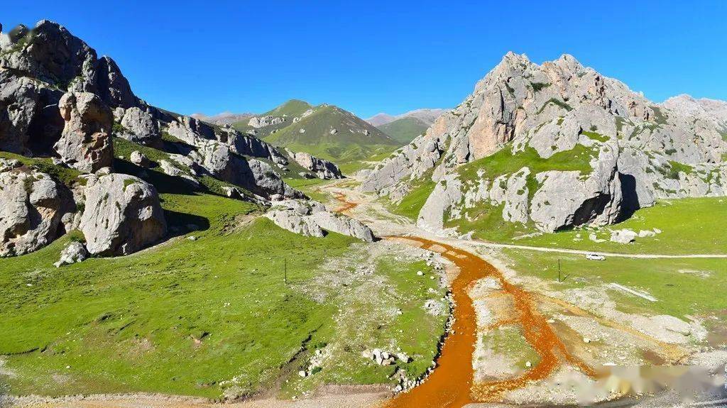 被人们誉为"青海湖畔的香格里拉"的天峻县境内