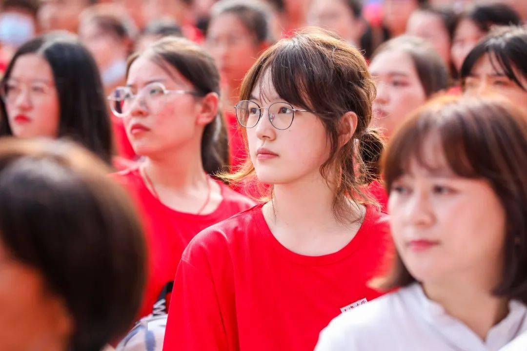 万名新生着八色服装 上海大学新生开学典礼举行