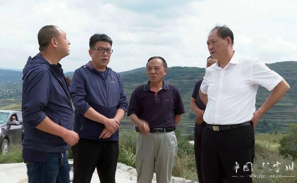 张传捷说,在脱贫攻坚中,张家川县委,县政府带领全县人民团结奋进,攻坚