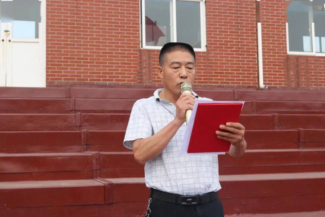 永威学校举行健康副校长受聘仪式