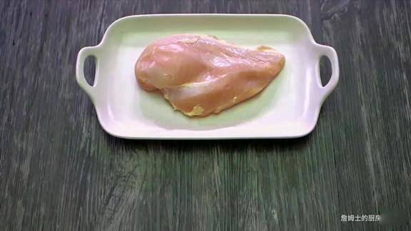詹姆士的厨房:惊呆!鸡胸肉竟然也可以这么嫩滑,减肥人士必学!