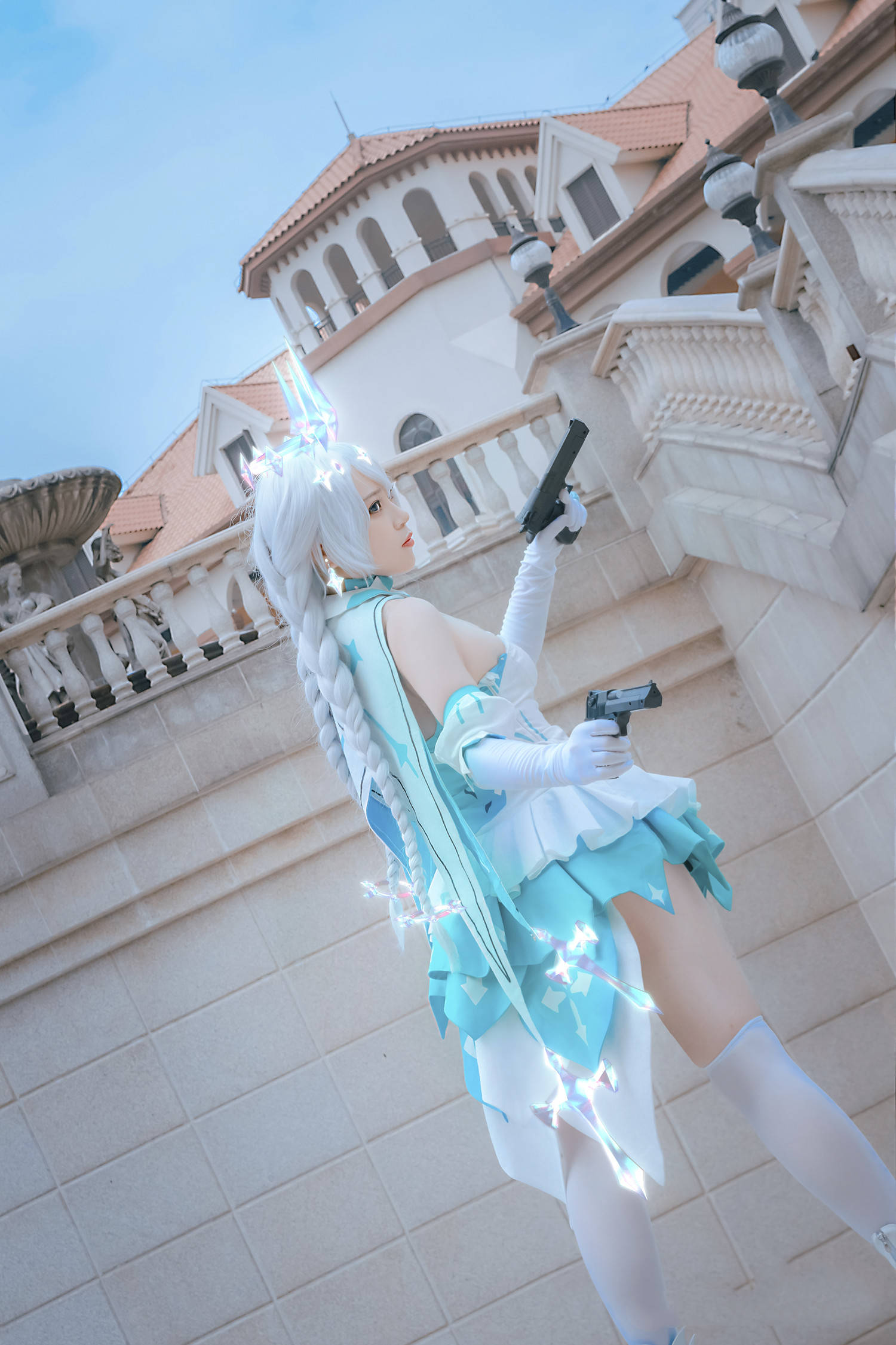 三位漂亮coser扮演的国产人气手游崩坏学园3角色琪亚娜