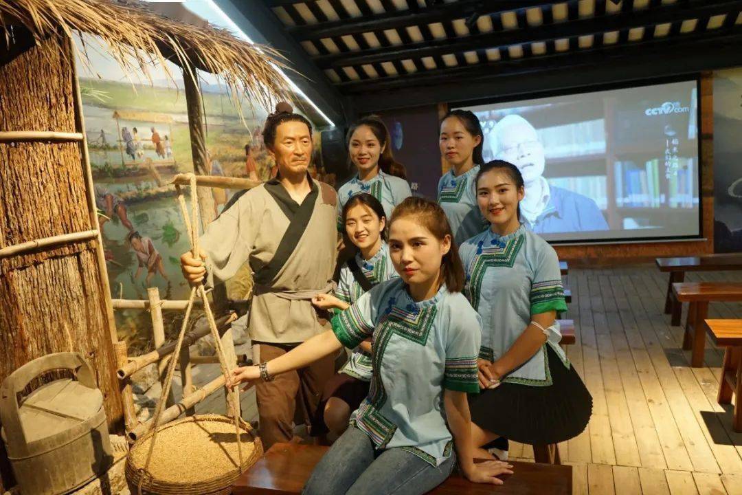 全国网红"侗族七仙女"代言白坭!