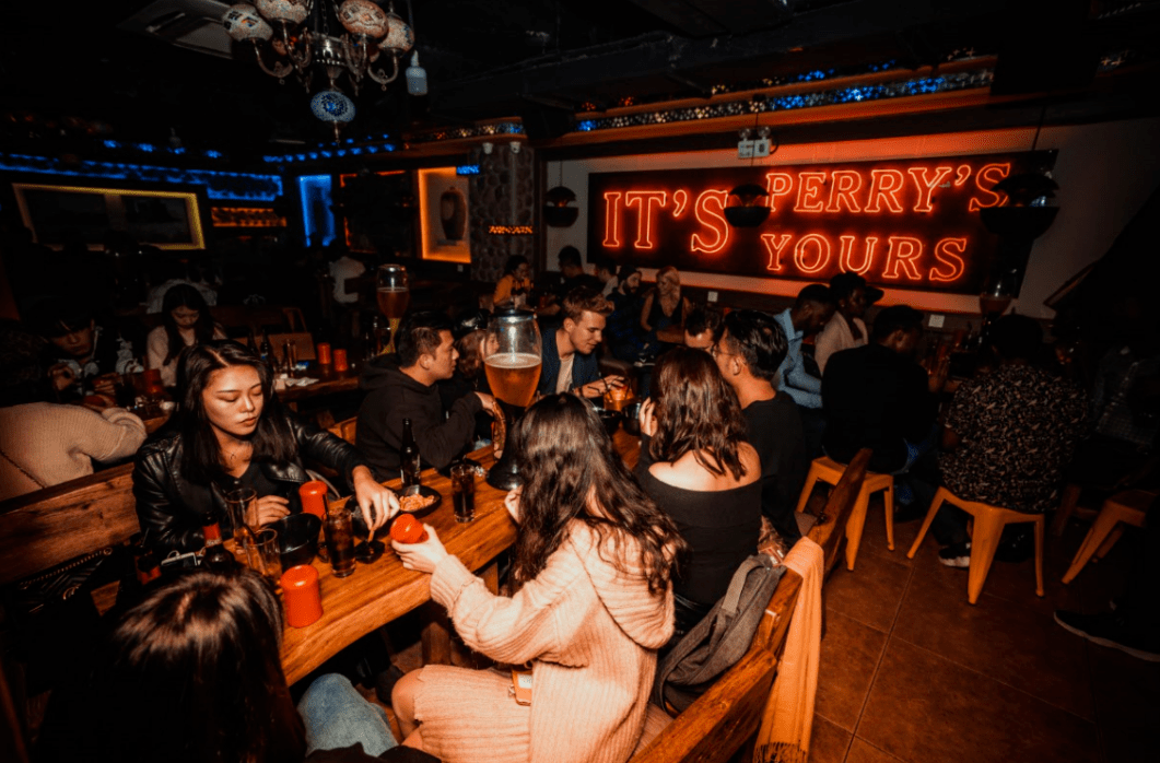 上海人气最火爆的酒吧perrys全国有35家店上海很火的"网红"清吧78