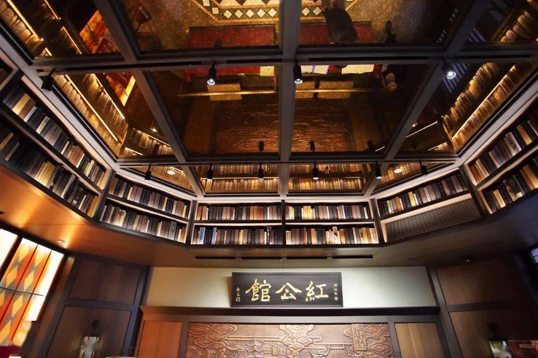 红公馆夫子庙店,位于瞻园路方向进来的夫子庙牌坊旁边