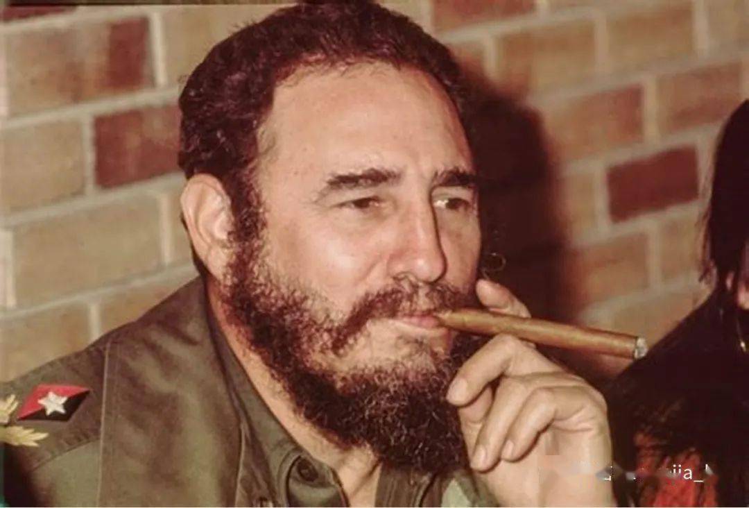 不同雪茄品牌的代表人物_海明威