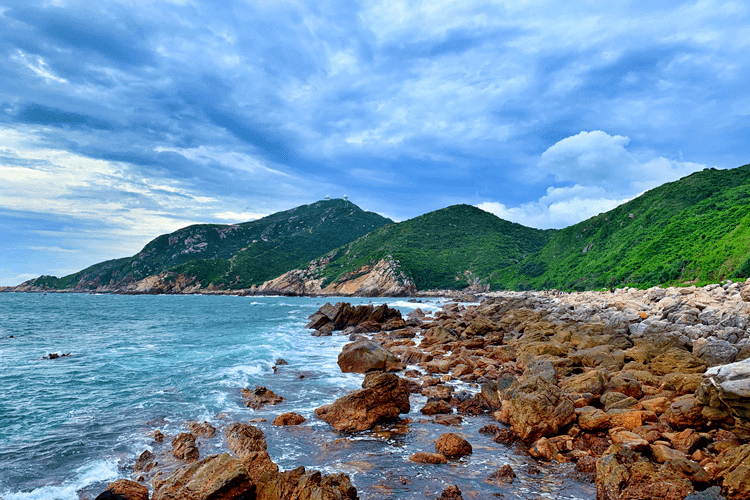 穿越东西冲经典的海岸徒步线路,一路山色海景,水碧天蓝,累且快乐_海滩