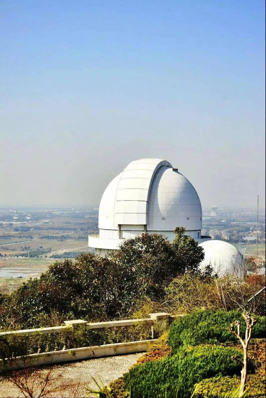 佘山天文台地处西佘山之巅,即现在的上海天文台佘山工作站,百年来拍下