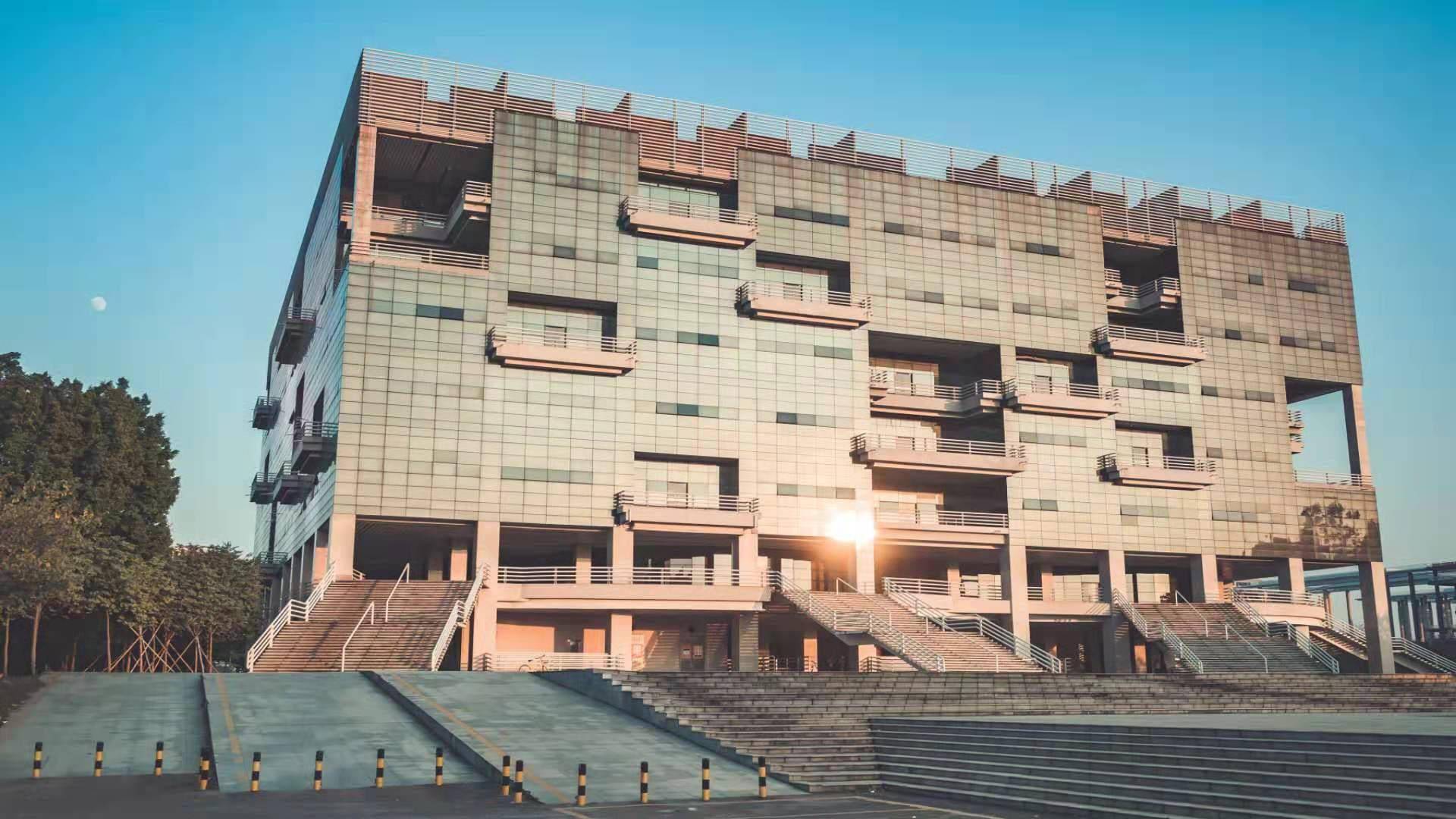 图丨广东工业大学图书馆地方助力高校发展然而当前,地方高校的发展却
