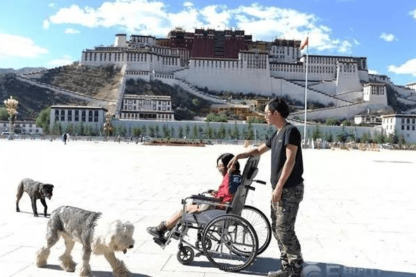 丁一舟和赖敏的爱情故事:一把轮椅,20000公里