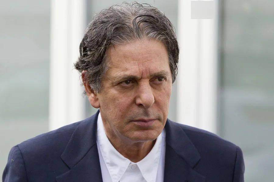 艺眼看世界 | 英国传奇藏家查尔斯·萨奇的独生女,另立门户了. .