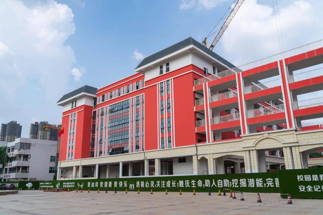 教学设备全面升级,黄江中学加快打造智慧课堂