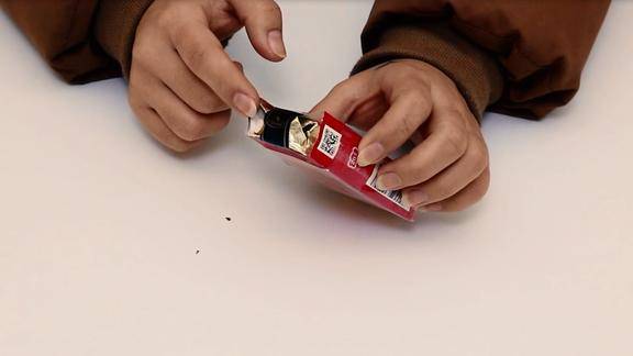 抽了29年烟今天才知道原来这才是正确拆烟盒的方法太实用了