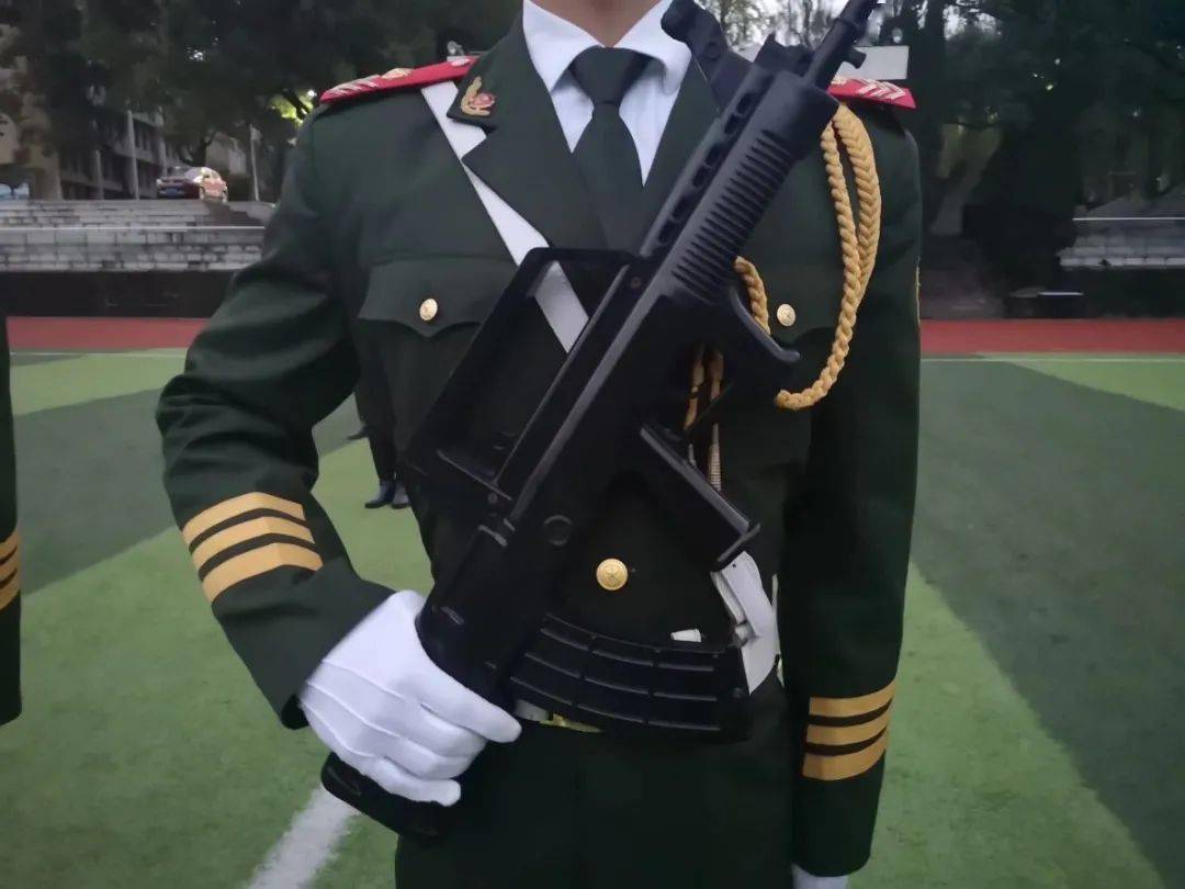 国旗护卫队招新啦_军装