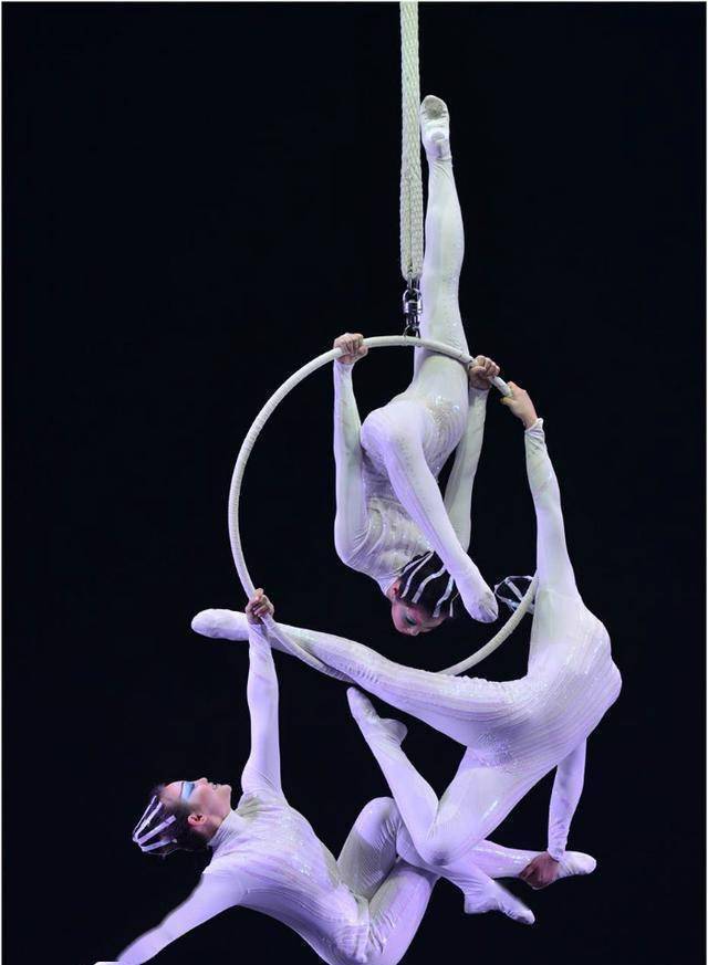 赏杂技表演,打卡全新项目!