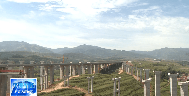 泾华高速土建工程师年底完工._高速公路