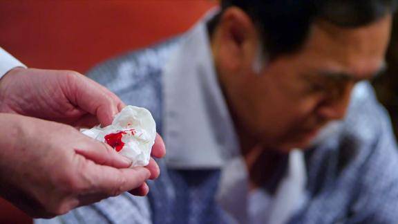 暖男记董事长咳嗽不止老管家一看纸巾发现不妙命不久矣