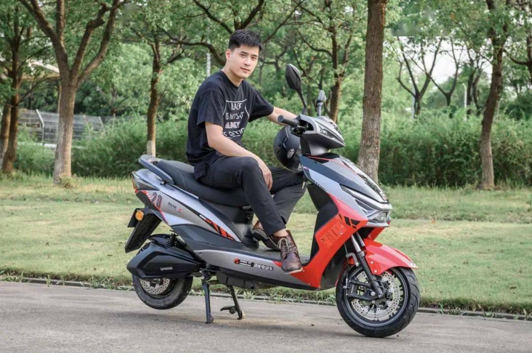 绿能n5和x7荣获中国摩托车十佳车型奖和人气奖