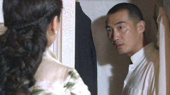 错伏云朵知道小野躲在柜子里故意大叫引来信子让他难堪