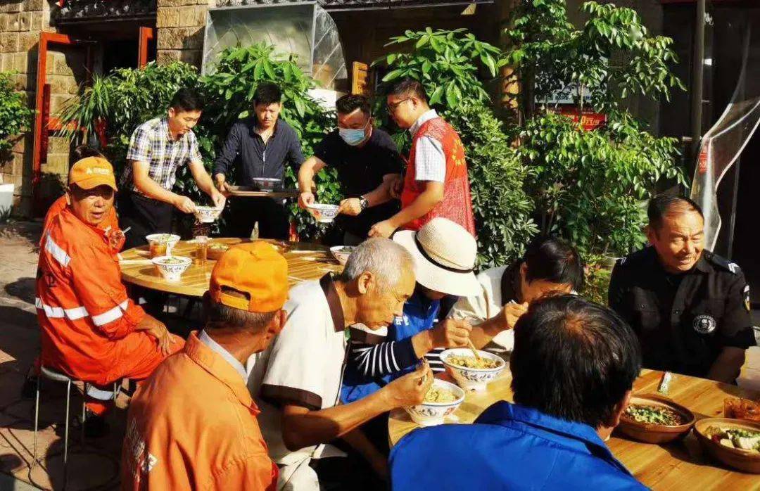 曹大魁经营的这家牛肉面馆,刚开业才一个月的时间.