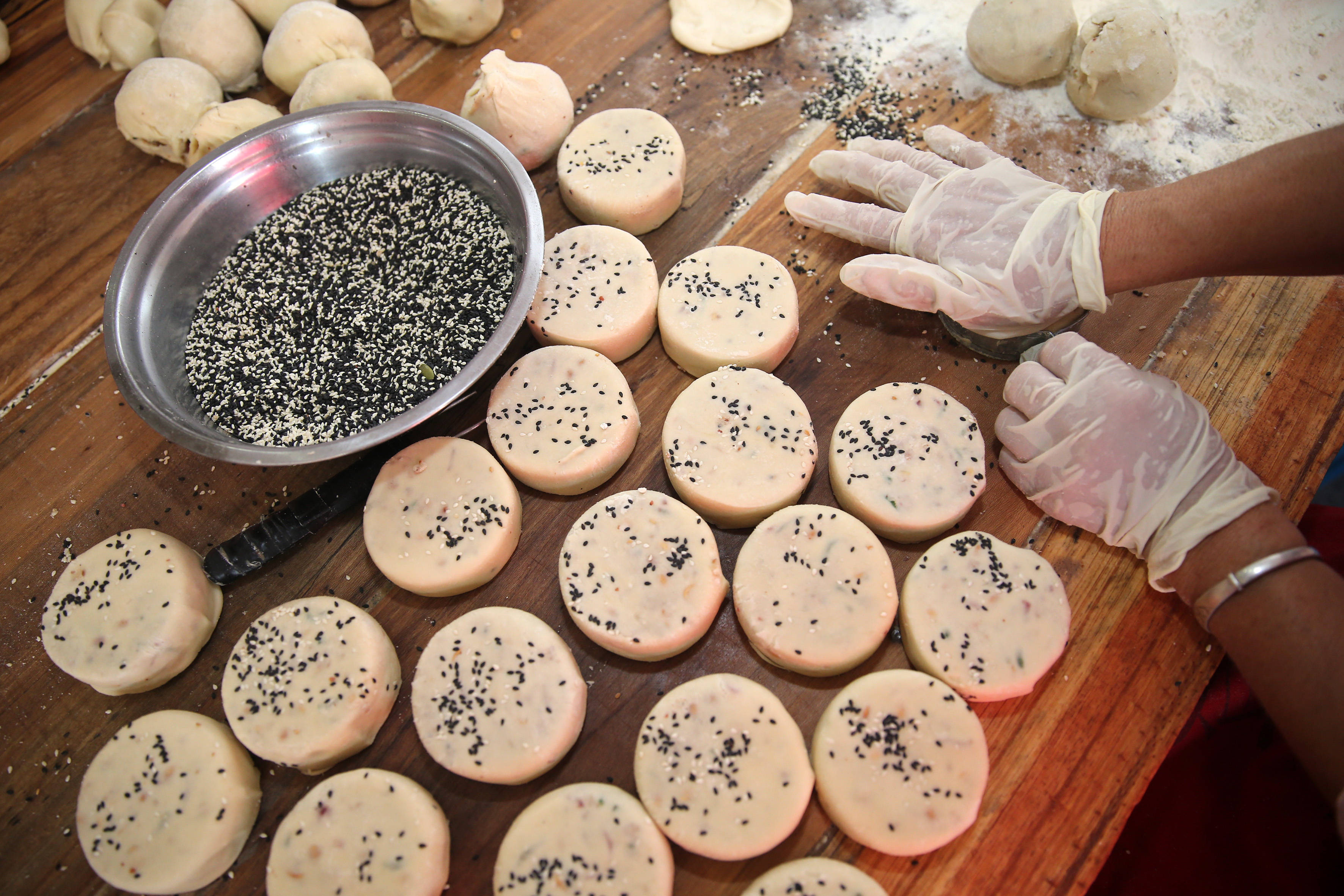 安徽濉溪:古镇手工香油月饼飘香迎中秋_临涣镇