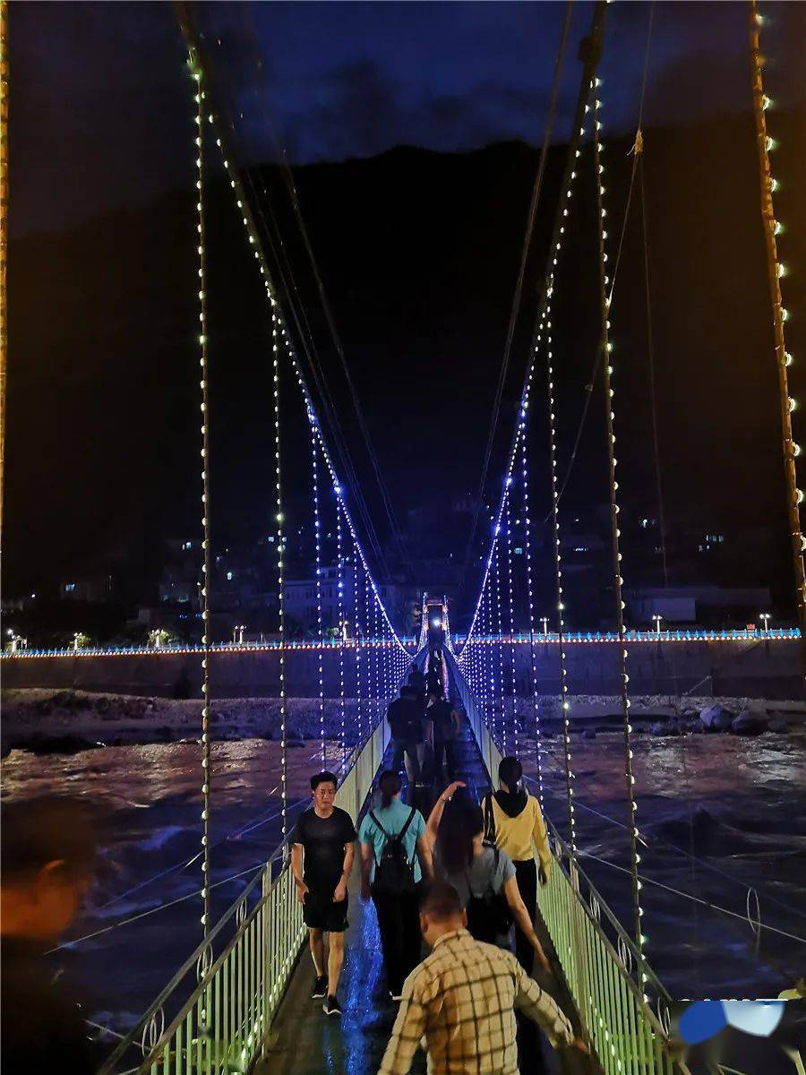 云南福贡炫丽夜景打造县城新客厅