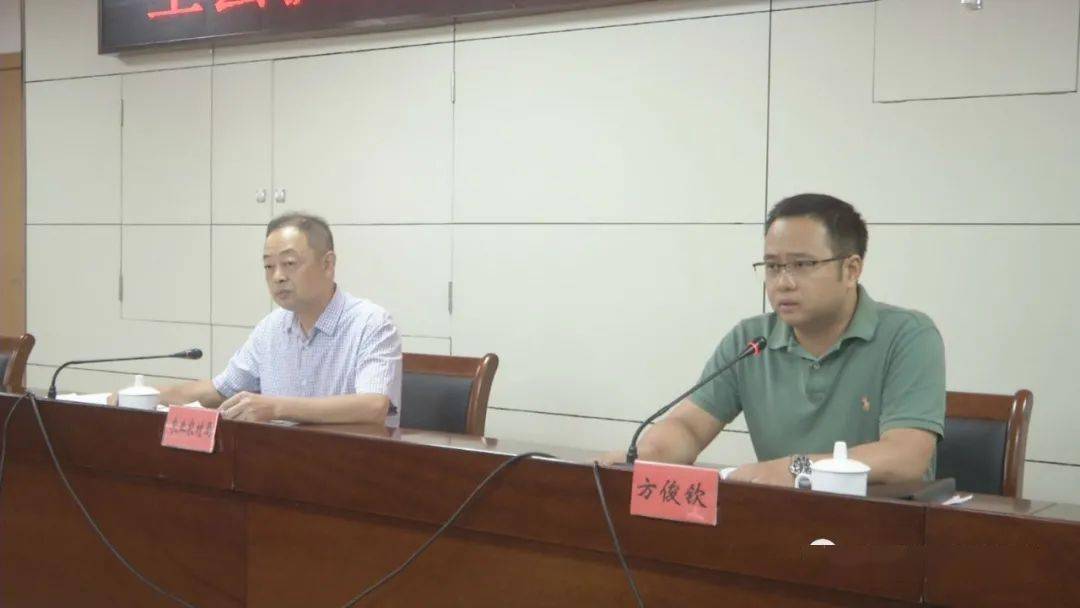 9月21日上午,全县扶贫开发工作领导小组(扩大)会议召开,县领导方俊钦