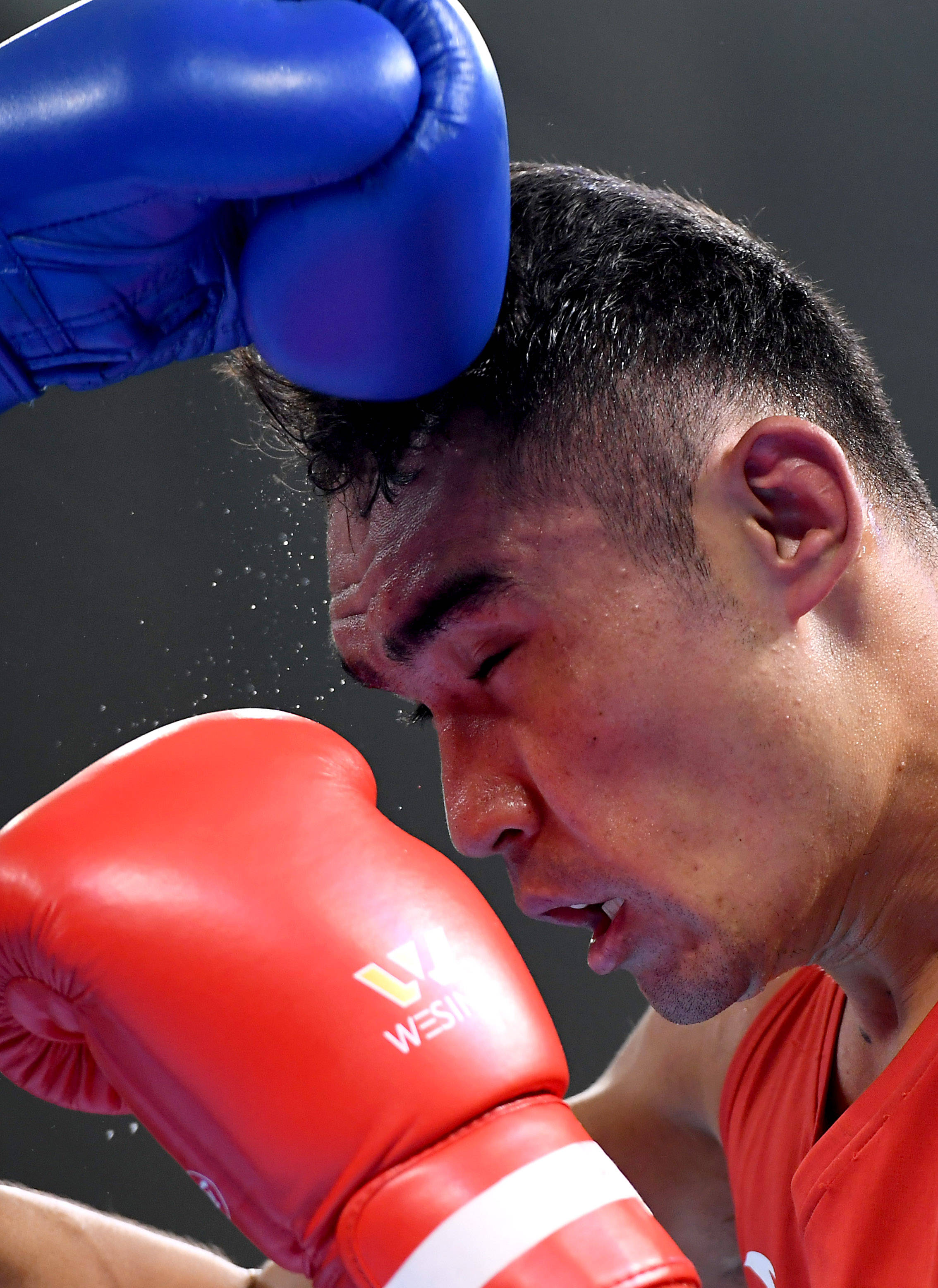 拳击——全国男子锦标赛:艾合麦提·麦麦提夺得91公斤以上级冠军