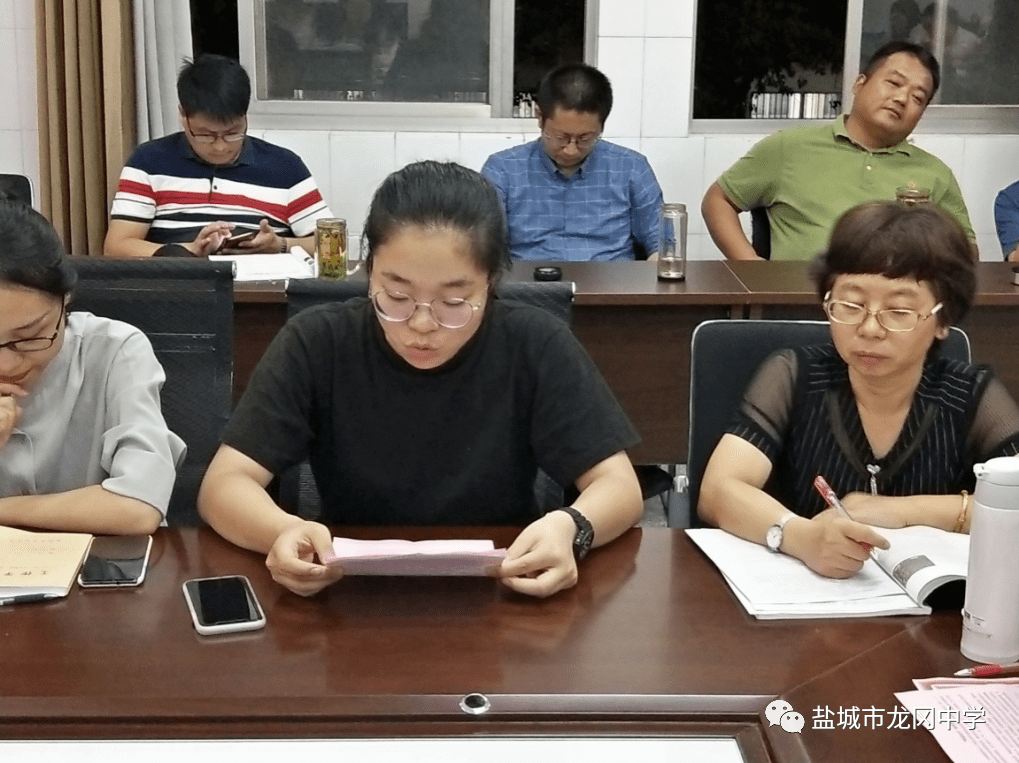 新老教师传帮带 师徒结对共成长——龙冈中学召开2020年第28期师徒