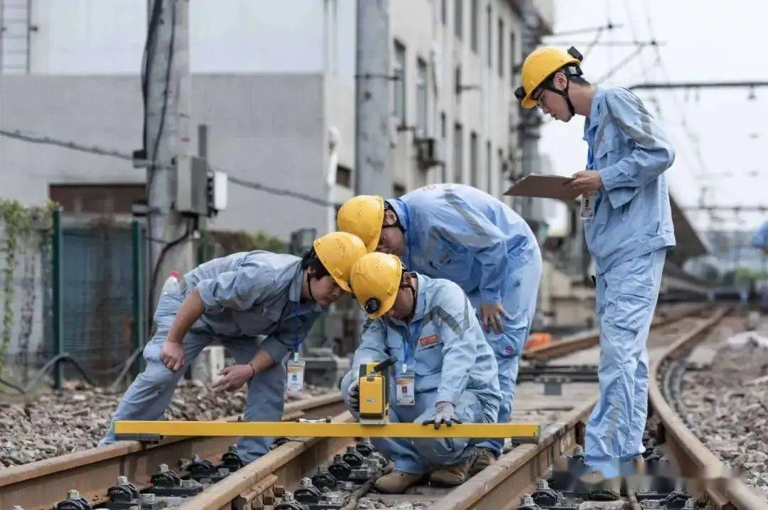 14個作業面9組道岔7500米軌道上海地鐵100小時完成3號線縮運岔區改造