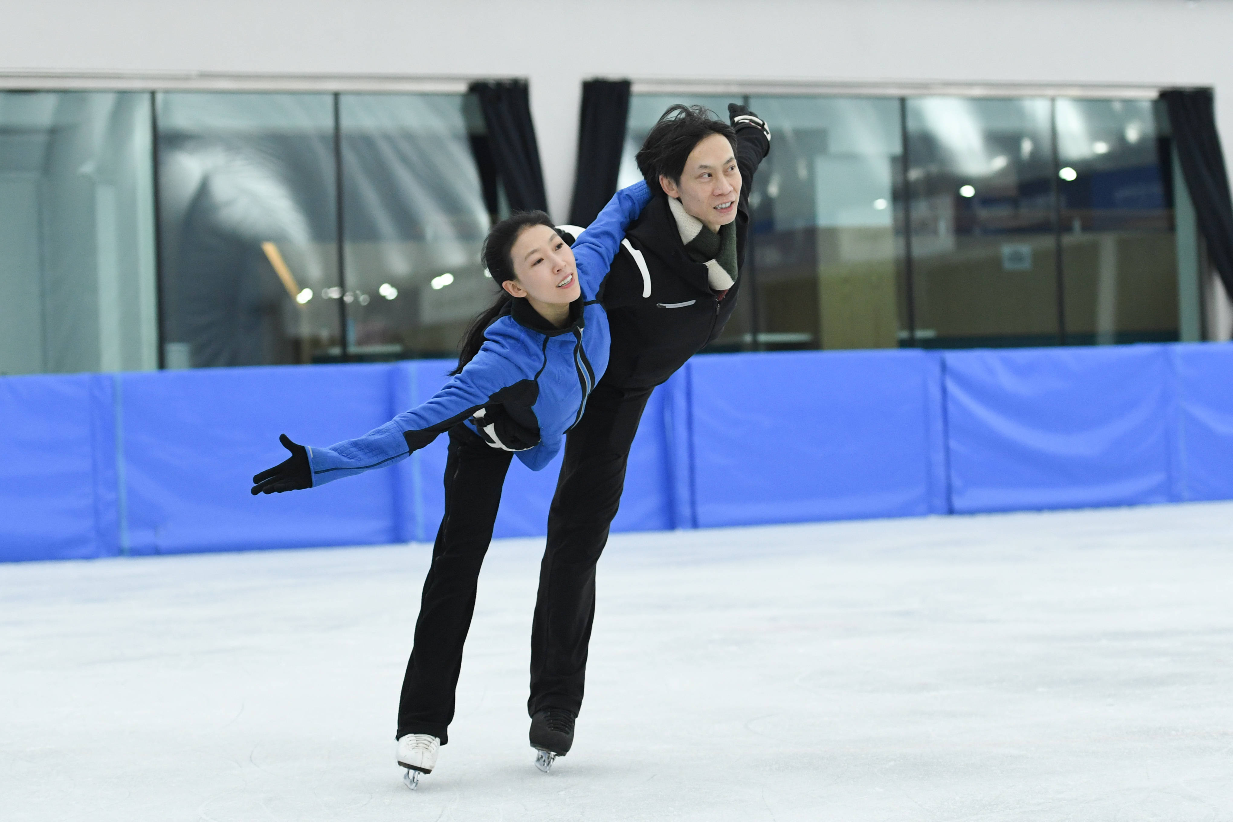 北京冬奥会倒计时500天之际 庞清佟健"爱滑冰"公益课迎来特殊学员