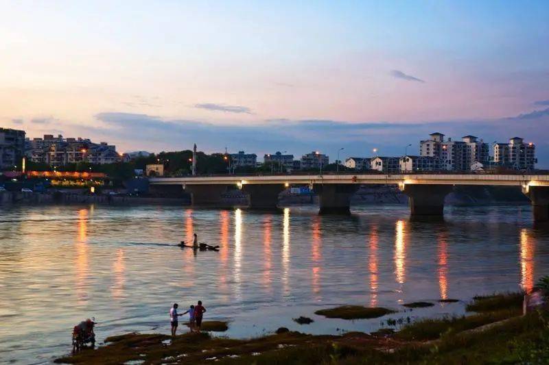 事发桂林虞山桥这名男子请让他火