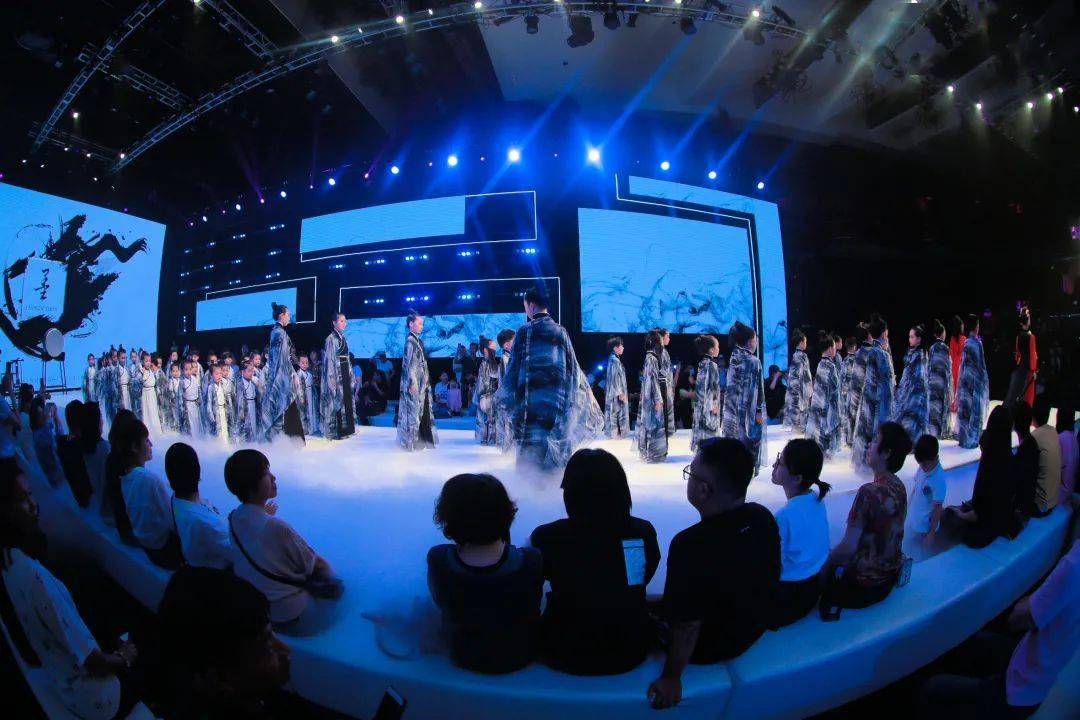 "金剪刀棠吟"品牌发布秀|黑白淡墨的武侠时装大秀