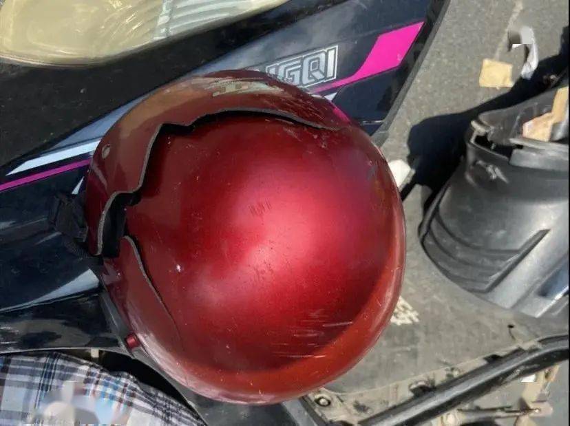 这场交通事故造成胡某某5根肋骨骨折,耻骨骨折以及多处受伤.