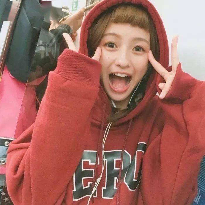 头像笑得很开心的女生头像