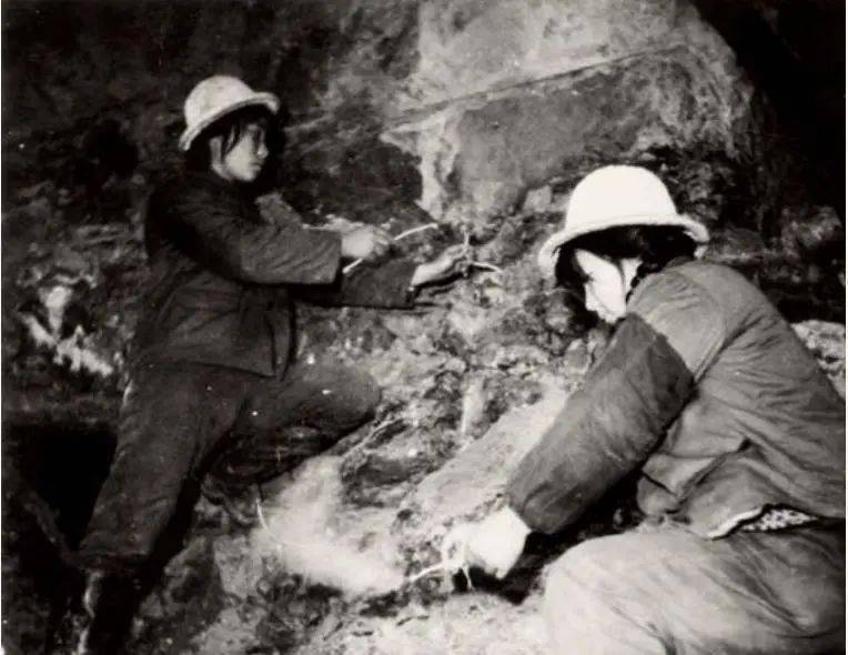 跃峰壮歌最难最险峰峰人修的十里洞