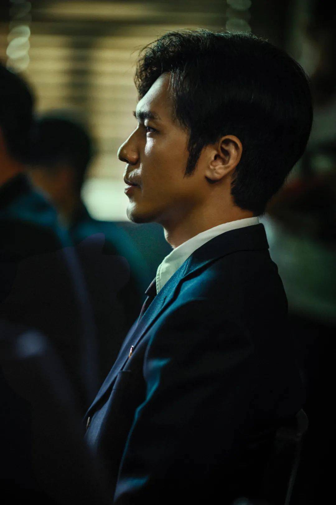 正义网《沉默的真相》中检察官江阳的制服穿错了吗?