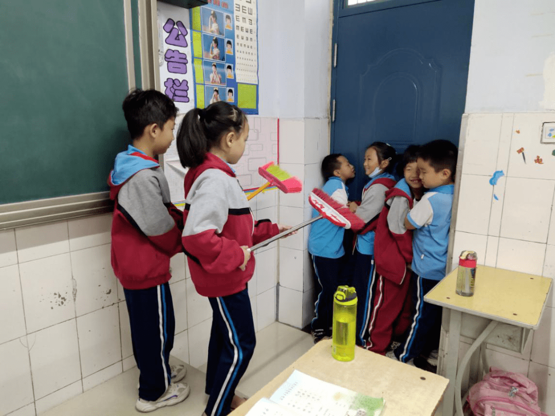 新乡市第三十二中学举行反恐防暴安全疏散演练