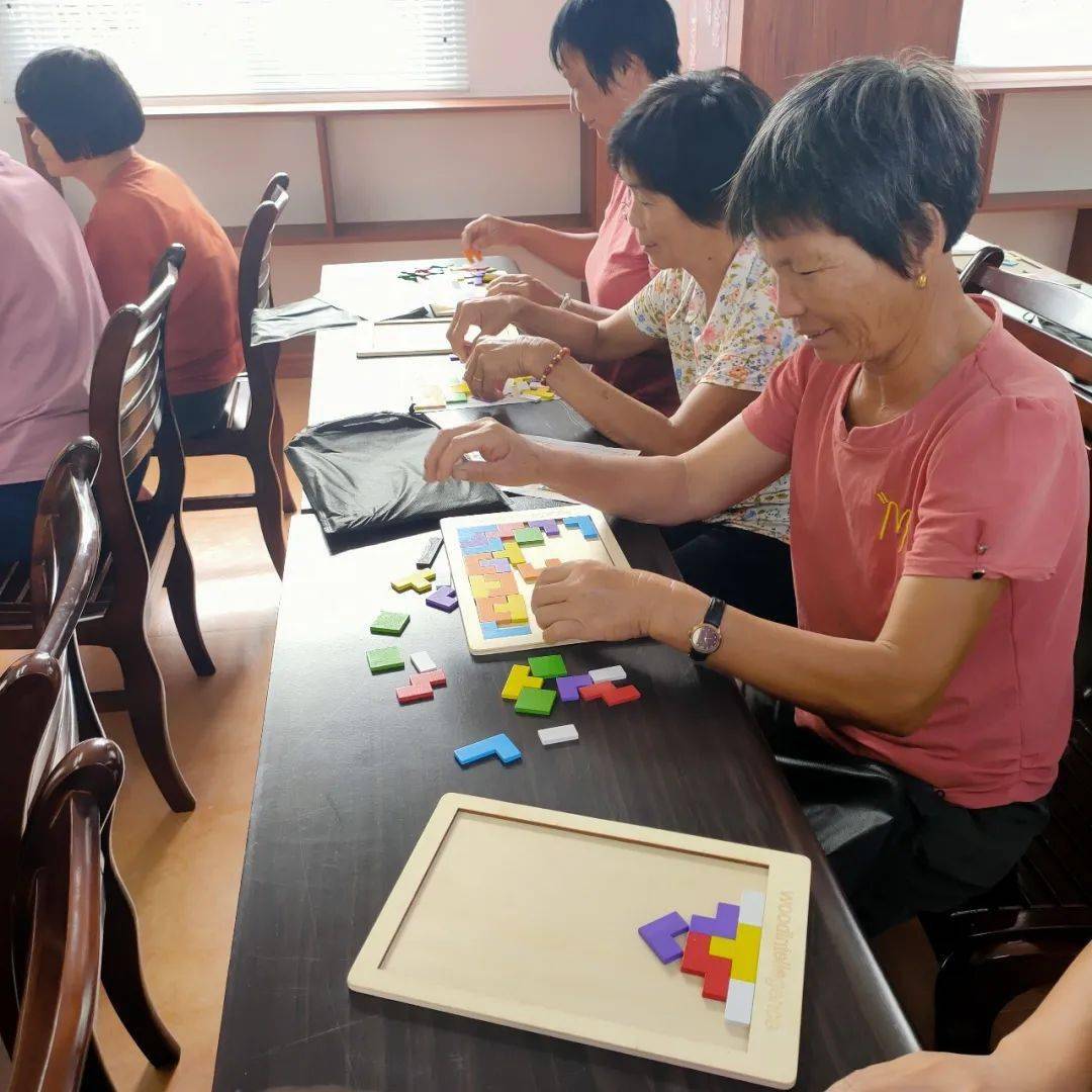 翔安区新圩镇后埔村老年人拼图活动