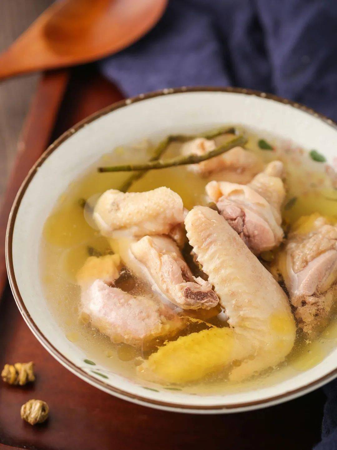 秋冬滋补寻中药 | 收下这份暖暖的乌骨鸡汤_乌鸡