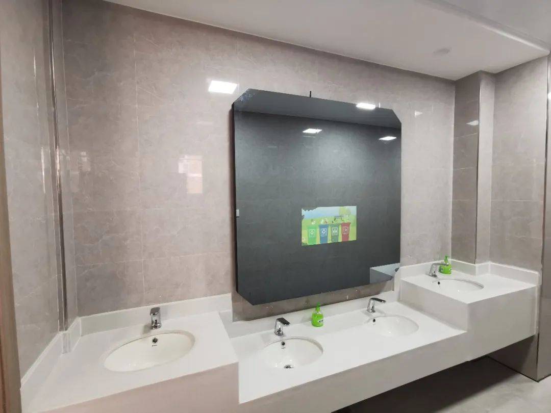 在这里洗手间的镜子会唱歌