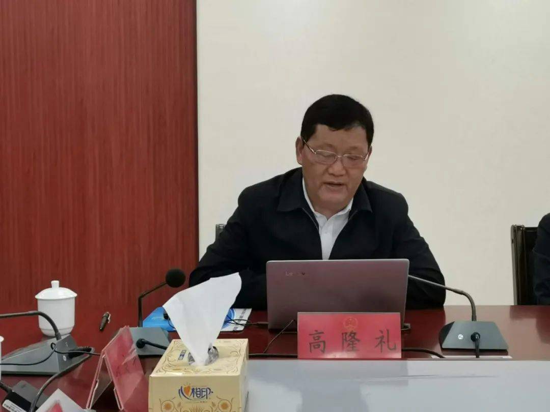 1989年毕业于西南民族学院,现任毕节市史志办党组书记,主任