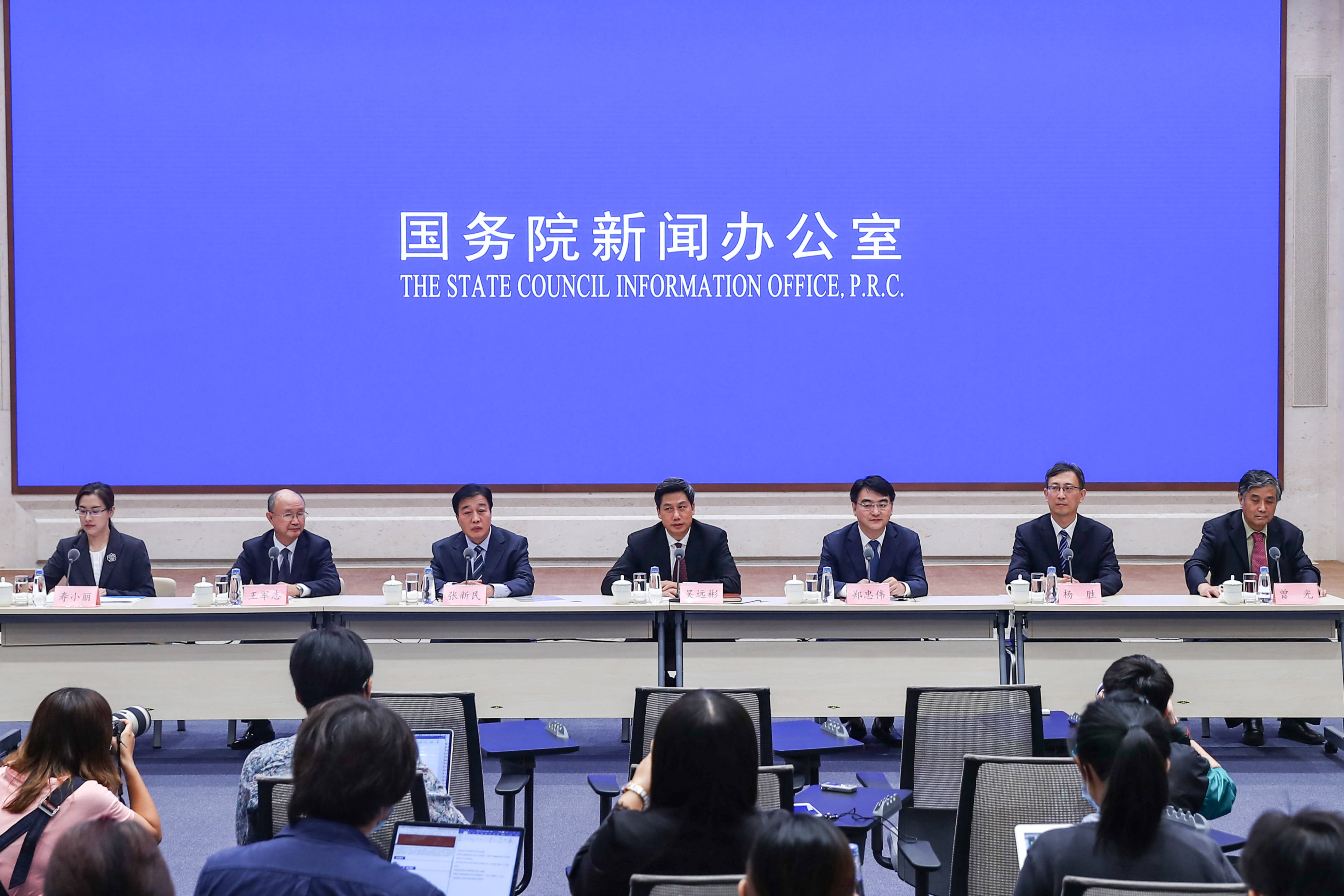 国新办举行新冠病毒疫苗工作进展情况吹风会