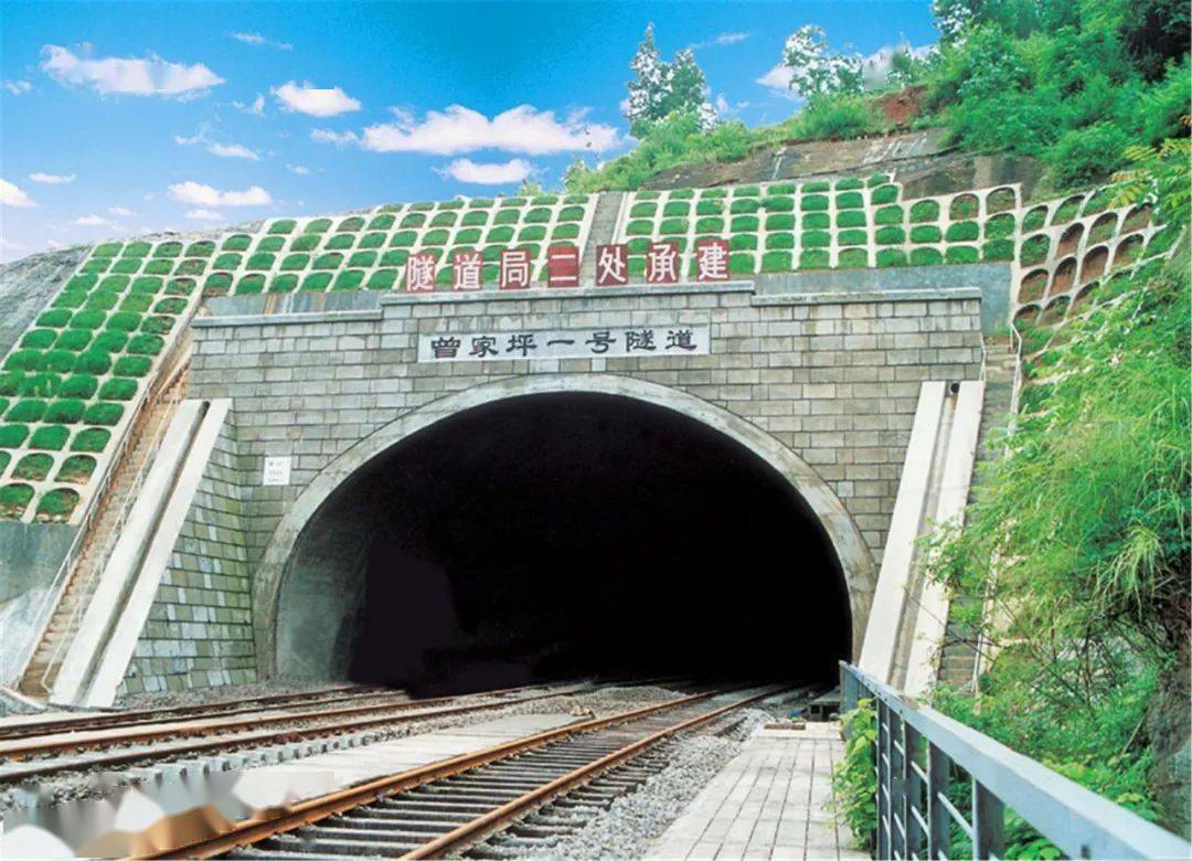 海南五指山隧道图片