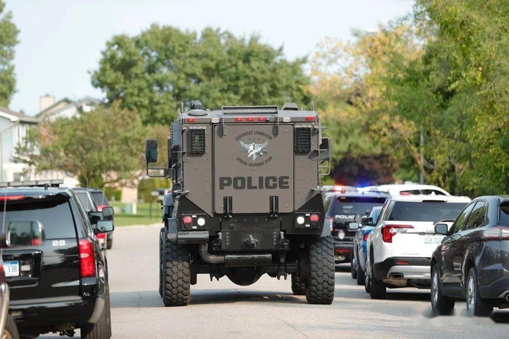 【现场】美国密歇根州沃什特瑙县对峙案件