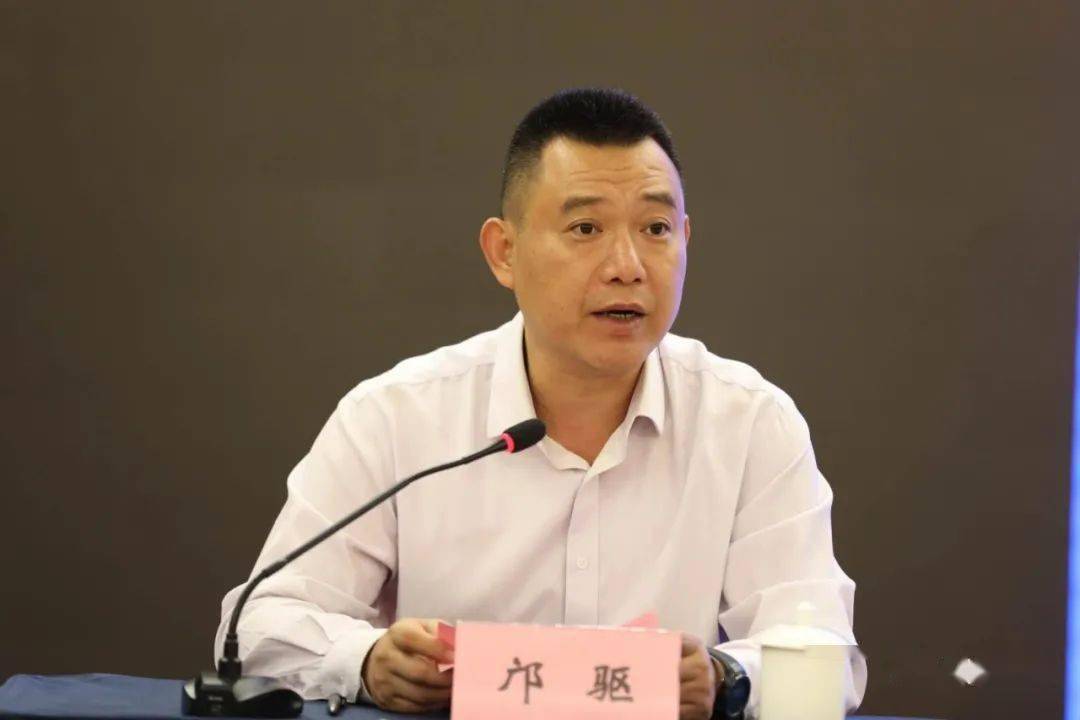 区扶贫办党组成员,副主任杨瑞华在会上讲话自治区党委宣传部副部长,网