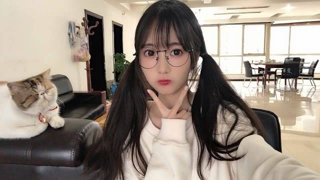 瓜妹首秀闭麦指挥,打还是不打逗笑弹幕,张大仙这一